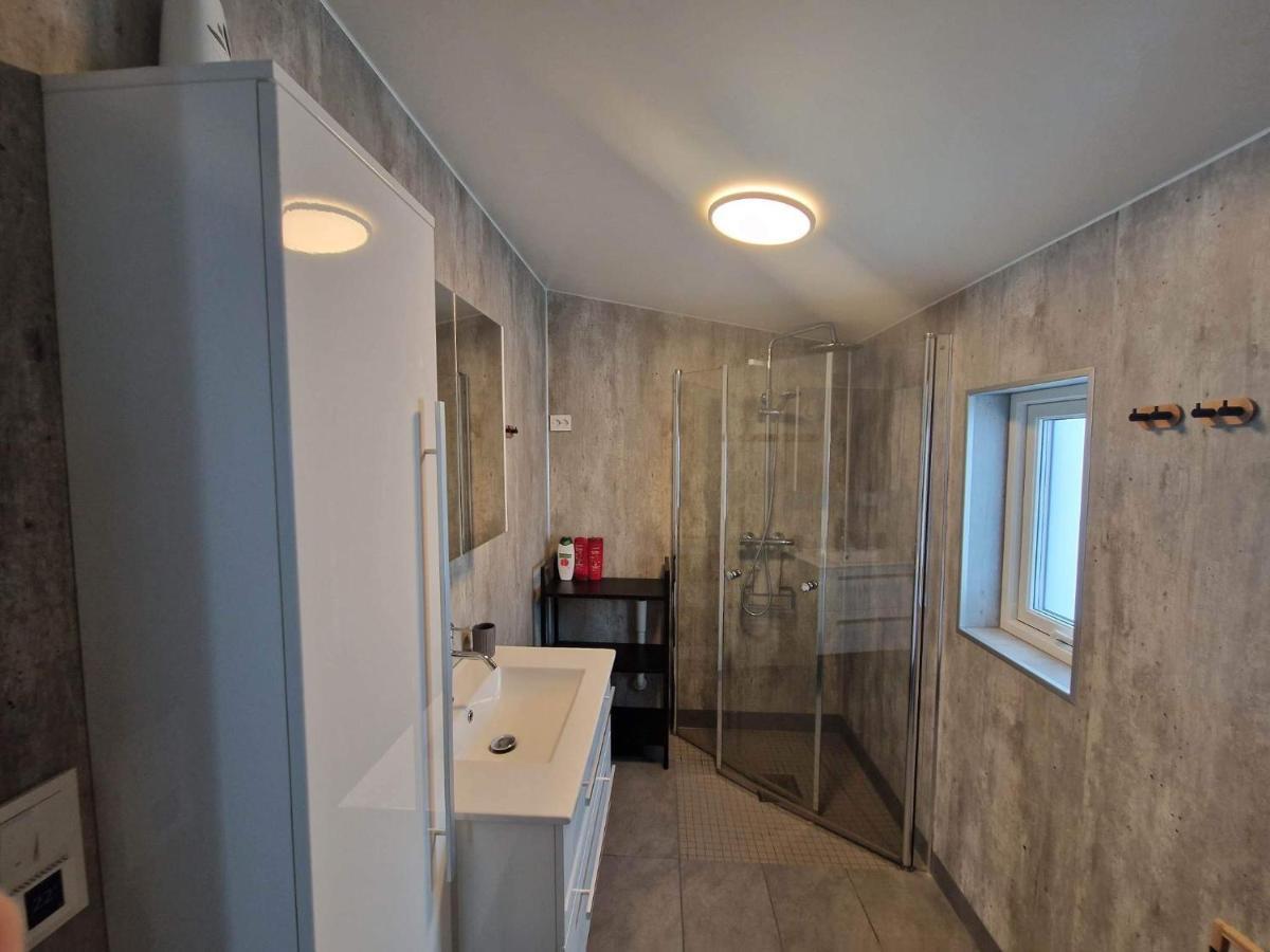 Northern Living 1 Room With Shared Bathroom Tromsø Kültér fotó