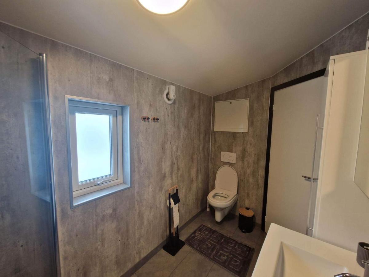 Northern Living 1 Room With Shared Bathroom Tromsø Kültér fotó