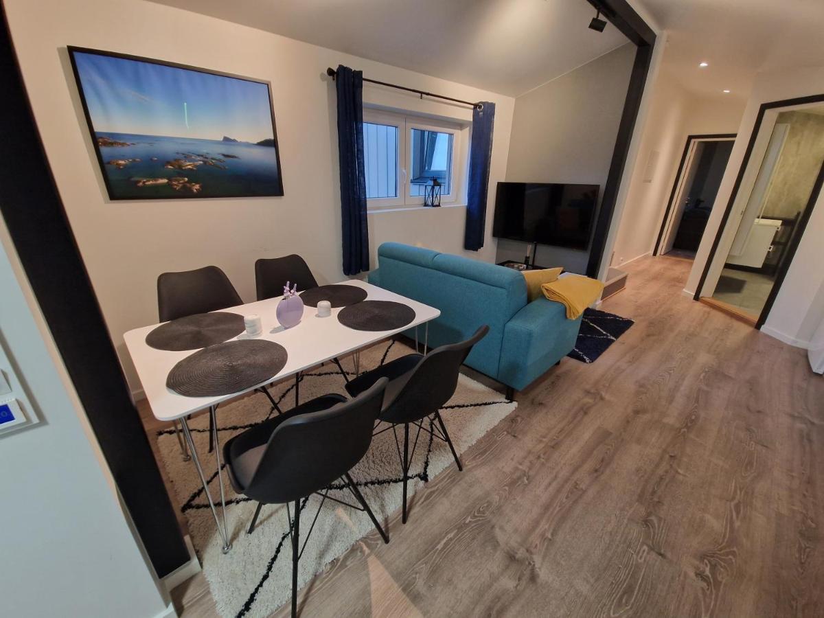 Northern Living 1 Room With Shared Bathroom Tromsø Kültér fotó