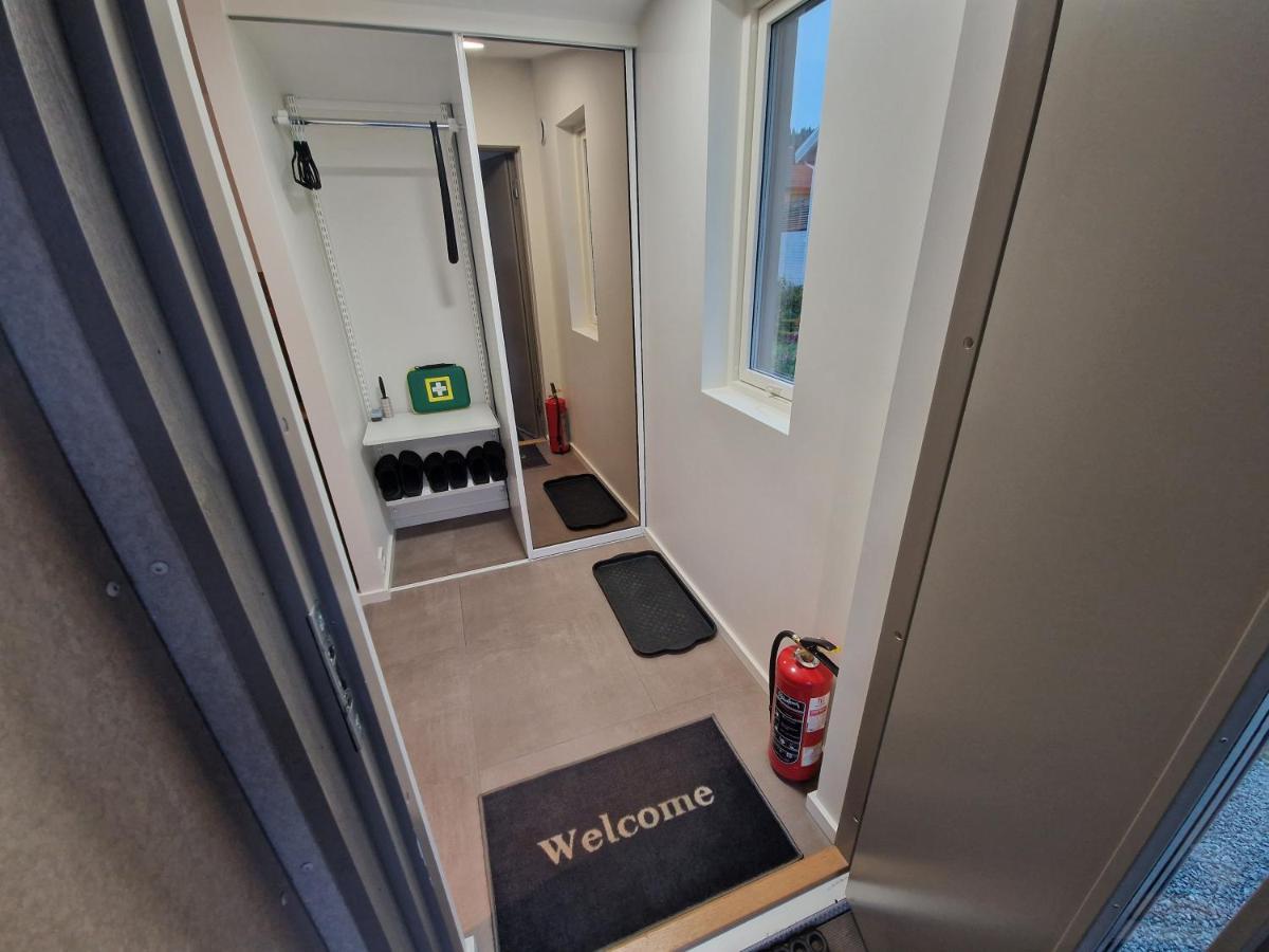 Northern Living 1 Room With Shared Bathroom Tromsø Kültér fotó